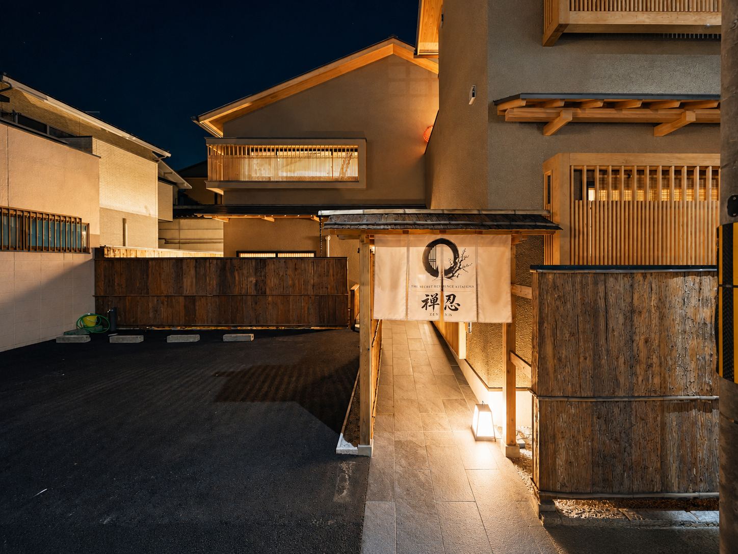 THE SECRET RESIDENCE KITAYAMA 禅忍 入口